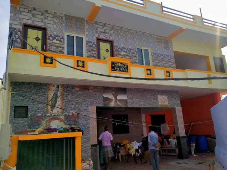 4 Portion Rental House For Sale