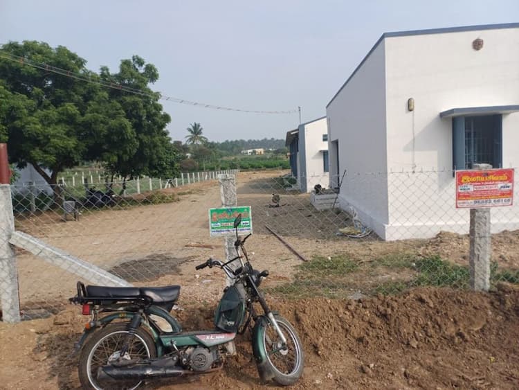 Shop and Land suitable for Office with Parking