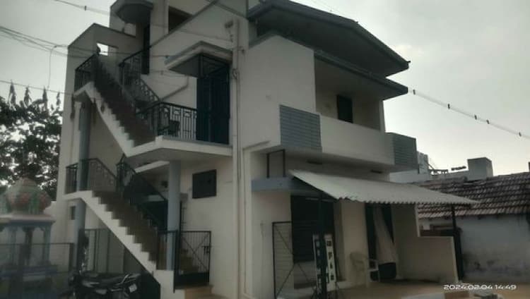 520 Sq.Ft., 1 Shop, 1 Upper Floor house for sales