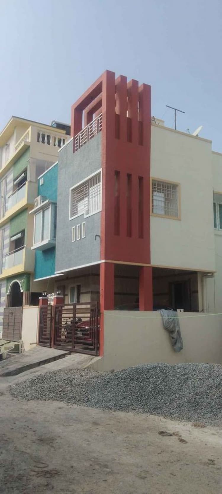 Individual house for sale.