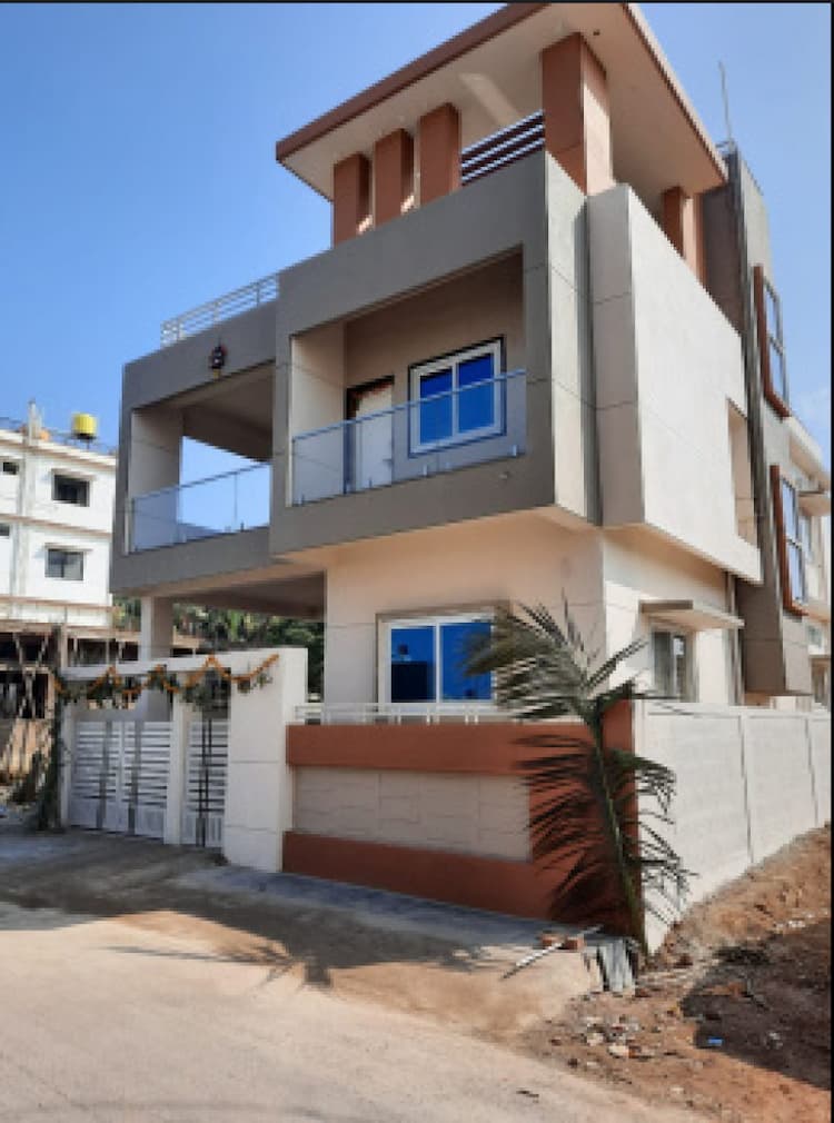 10 BHK House for sale