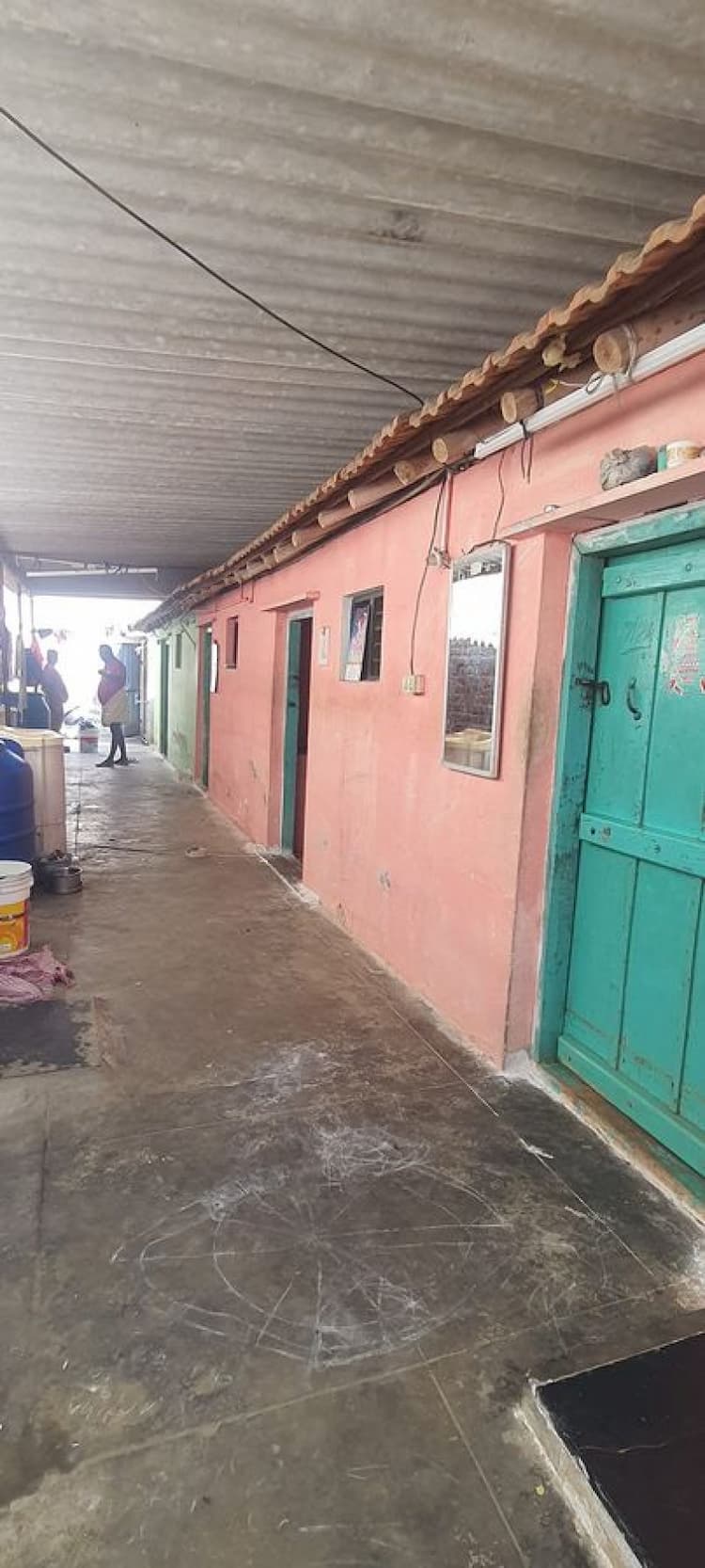 4 Line Tiled Roof House for Sale