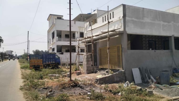2.75 cent East facing land with building sale vijayapuram area,tup