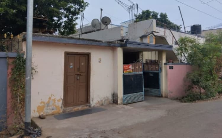 Land with old house for Sale