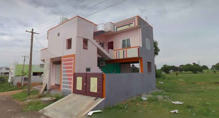 Hose with Shops for Sale