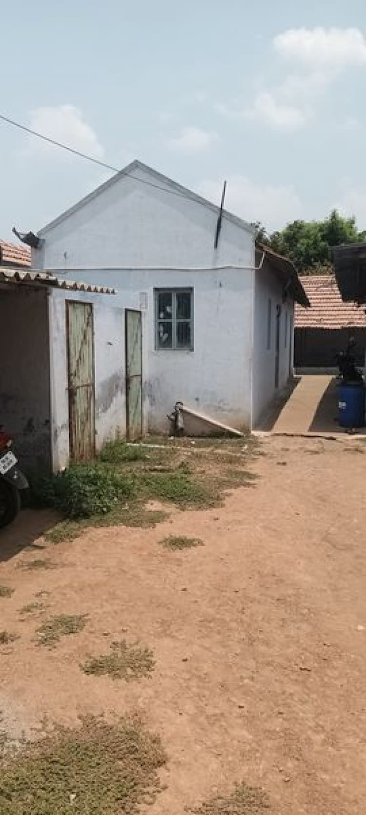 Land with Old Tiled Roof House for Sale