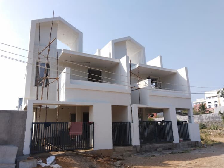  2215 sq.ft duplex house