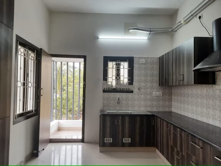 6bhk house for sale