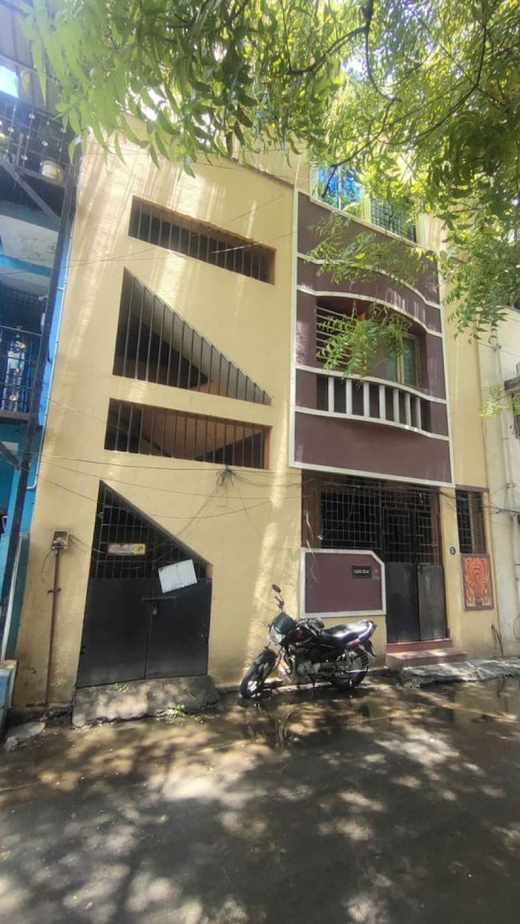 6bhk house for sale