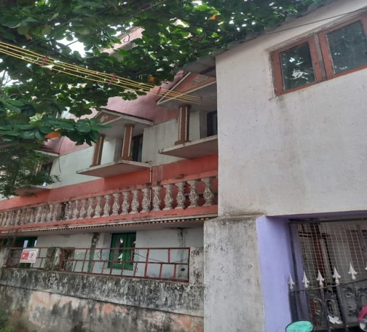 8bhk house for sale