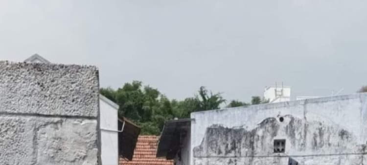 Land for Sale with old Tiled roof House