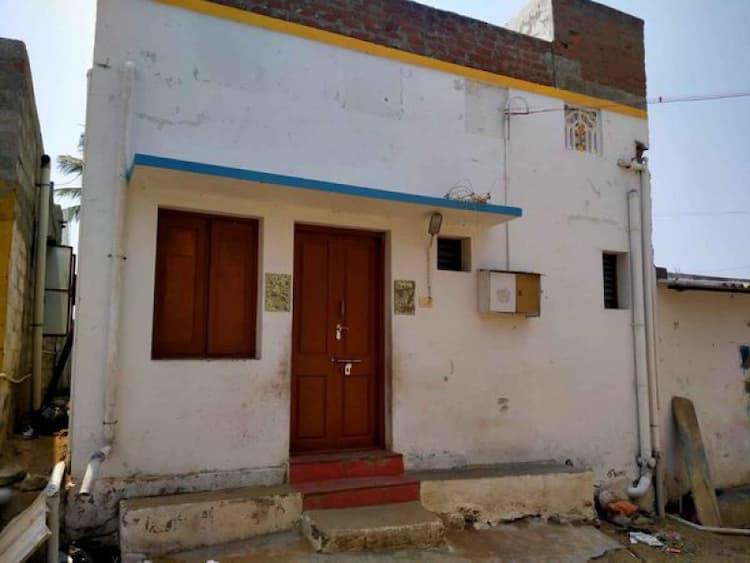 1.5 cent plot with old house for sale