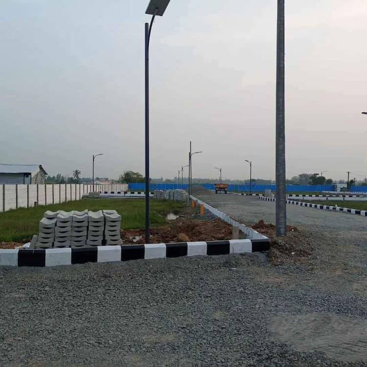 Low Budget Primium on Road Layout