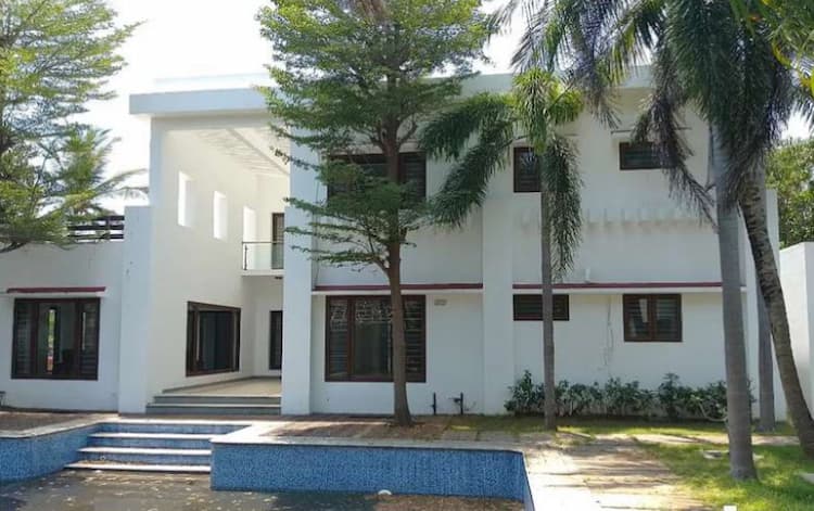 5 BHK beach House for Sale