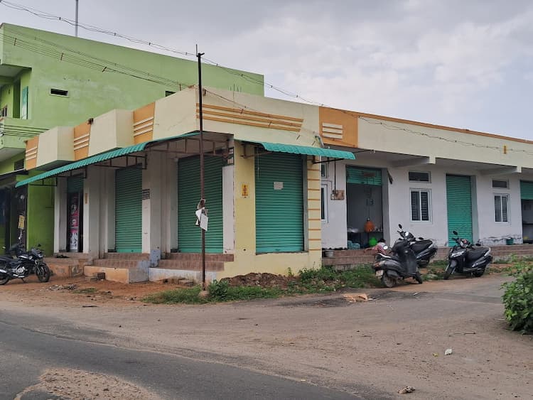 3 Shop and 3 Gudown For Sale