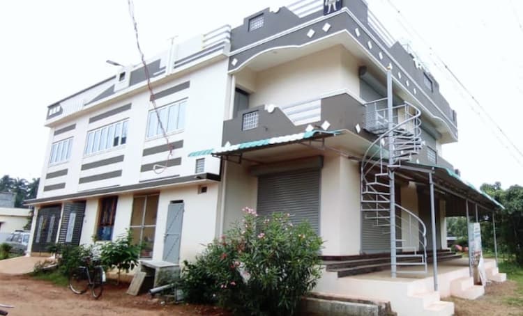 வாடகை வரும் வீடு+கடை விற்பனைக்கு உள்ளது