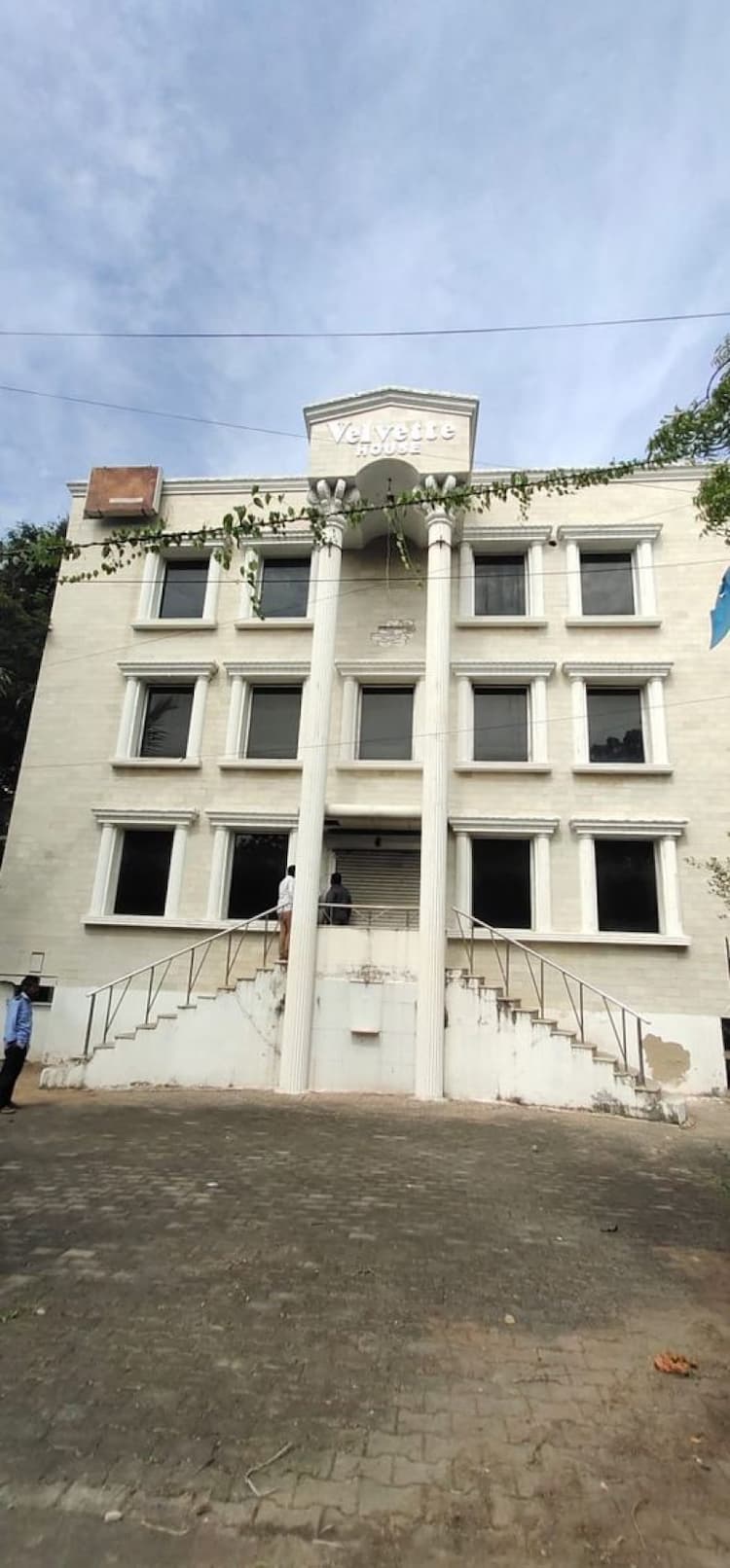 Independent Commercial Building for sale