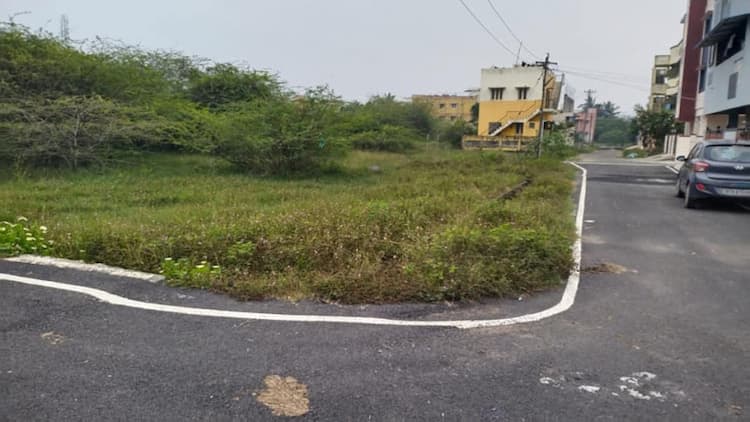 Maraimalainagar Ford opposed MTC nagar corner plot available