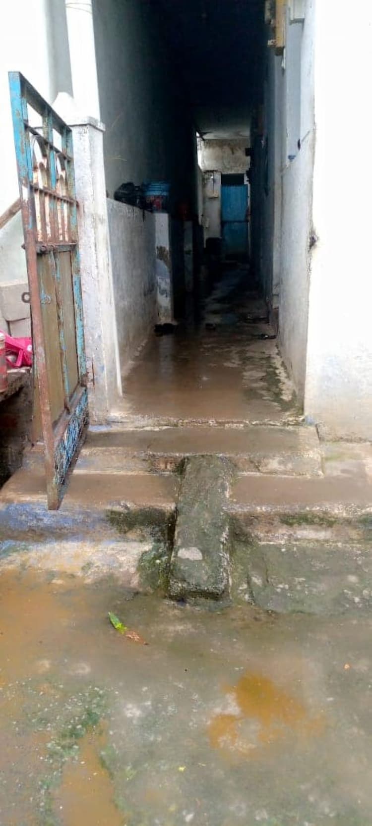 853 sqft house with 4 rooms