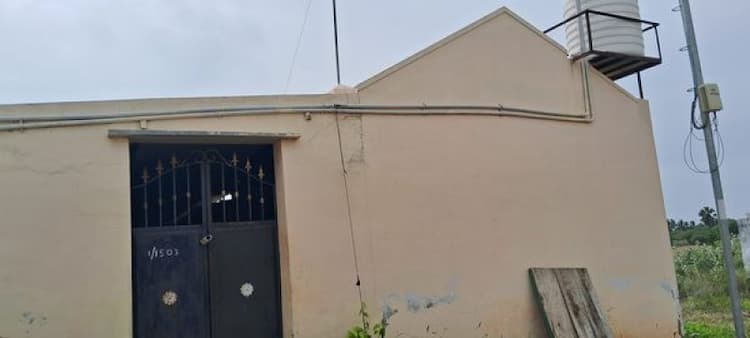 Tiled roof House for Sale