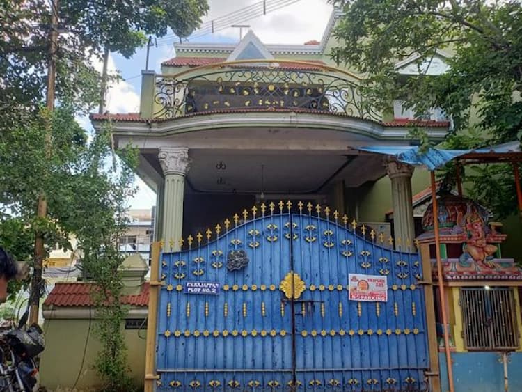 5 BHK INDIVIDUAL HOUSE FOR RESALE.