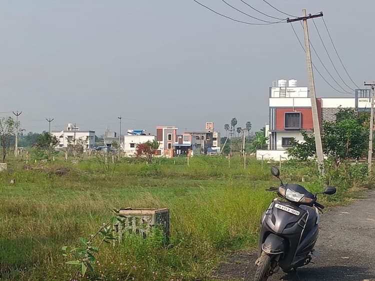 Residential resale plot sale in vandalur to kelambakkam road kandigai near melakottaiyur village VIT