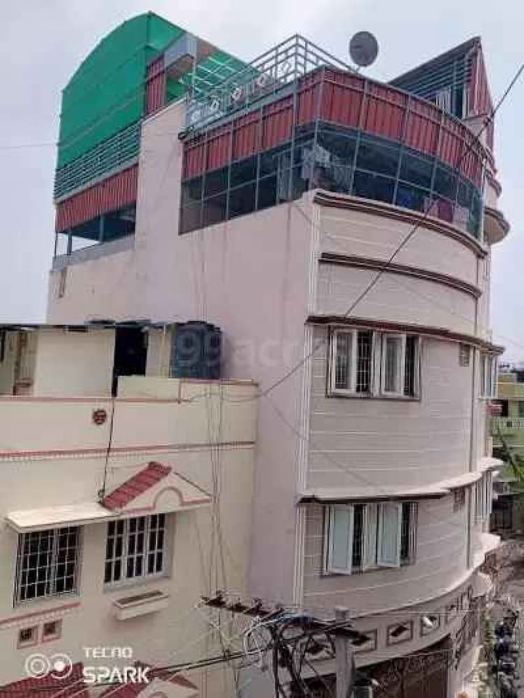 4 House Apartment For Sale