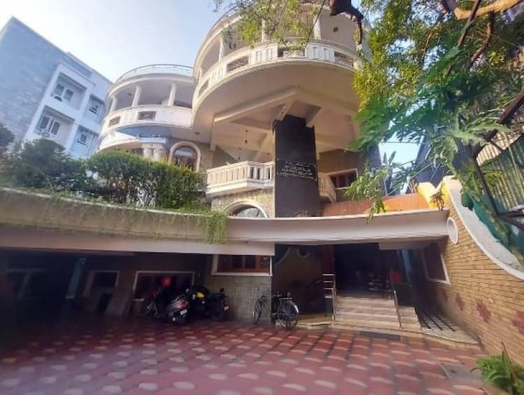 8 BHK House for Sale