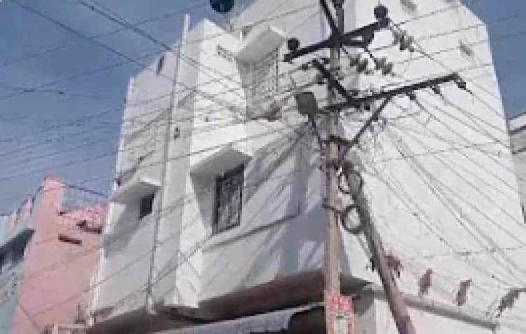 Shop with house for sales