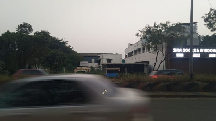 12 CENT COMMERCIAL SITE FOR SALE