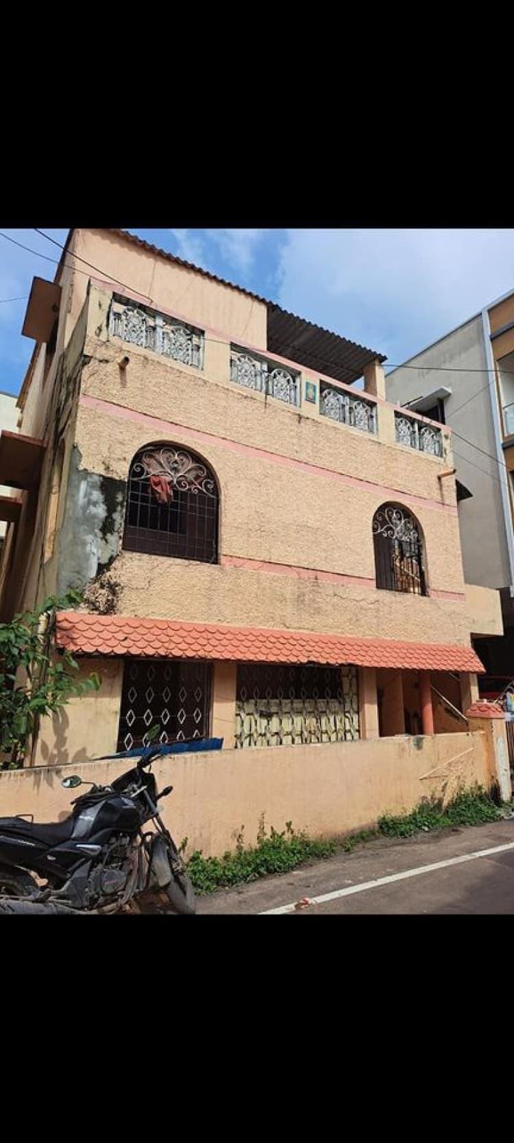 Individual House For Resale